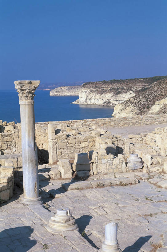 无人,教堂,竖图,俯视,室外,白天,海洋,水,建筑,塞浦路斯,亚洲,阴影,柱子,围墙,酒类,图像,历史,石墙,废墟,酒,饮料,蓝色,天空,摄影,宗教,考古学,中东,基督教,宗教建筑,地中海文化,南欧,希腊文化,主题,视角,万里无云,蒸馏酒,烈酒,构图,古代文明,古代史,灵性,利马索尔,海滩,彩图,高角度拍摄,旅行,大教堂,时空,传统文化,状态