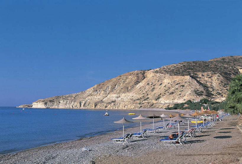 两个人,横图,室外,白天,旅游,度假,海洋,山,水,植物,椅子,塞浦路斯,亚洲,许多,行人,游客,游人,阴影,丰富,朦胧,模糊,遮阳伞,地形,海岸线,河岸,流水,水边,很多,图像,娱乐,路人,旅客,树,蓝色,风景,天空,自然,享受,休息,休闲,概念,放松,摄影,宁静,中东,地中海文化,南欧,主题,地貌,万里无云,构图,潮汐,过客,利马索尔,海滩,彩图,旅行,时空,传统文化