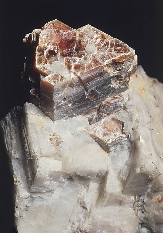 无人,竖图,室内,特写,黑色背景,材料,图像,一个,黑色,自然,摄影,单个,主题,自然现象,构图,地质学,矿物质,云母片岩,片岩,硅石,自然地理,岩石,彩图,影棚拍摄