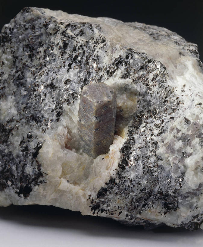 无人,竖图,室内,特写,黑色背景,粗糙,图像,黑色,自然,概念,摄影,毛糙,主题,自然现象,构图,地质学,想法,矿物质,刚玉,自然地理,岩石,彩图,影棚拍摄,粗拙,状态