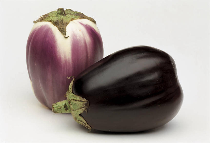 无人,横图,室内,特写,白色背景,茄子,静物,饮食,两个,摄影,生活方式,健康食物,彩图,影棚拍摄