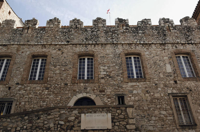 无人,横图,室外,白天,仰视,窗户,建筑,法国,欧洲,城堡,历史,石墙,摄影,普罗旺斯,地中海文化,滨海阿尔卑斯,彩图,低角度拍摄,安提布,过去