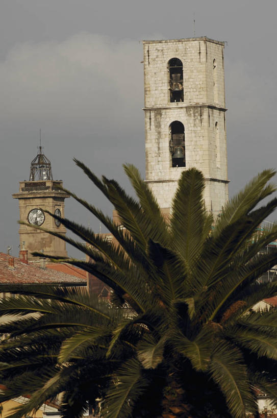 无人,教堂,竖图,室外,白天,水,城市,建筑,法国,欧洲,时间,十字架,云,钟楼,钟塔,树,天空,摄影,宗教,基督教,普罗旺斯,宗教建筑,地中海文化,法国文化,灵性,格拉斯,钟,彩图,勒皮主教座堂