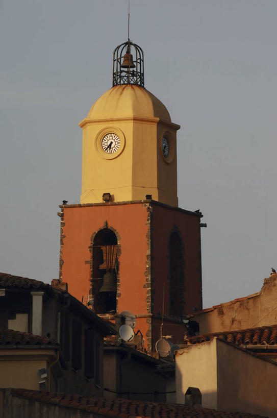 无人,教堂,竖图,室外,城市,建筑,法国,欧洲,节日,云,钟楼,尖顶,历史,文化,顶部,钟塔,天空,祈祷,健康,许愿,摄影,宗教,信仰,纪念,祈求,基督教,普罗旺斯,宗教建筑,地中海文化,天主教,圣曹菲,瓦尔省,灵性,平安,彩图,过去