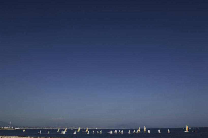 帆船,无人,横图,室外,白天,留白,船,法国,欧洲,水平线,天空,交通工具,运输,摄影,地中海,普罗旺斯,地中海文化,载具,滨海阿尔卑斯,万里无云,彩图,旅行,安提布