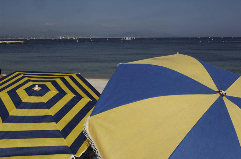 无人,横图,室外,白天,度假,海洋,法国,欧洲,伞,遮阳伞,水平线,自然,摄影,保护,地中海,普罗旺斯,地中海文化,滨海阿尔卑斯,海滩,休闲活动,彩图,安提布