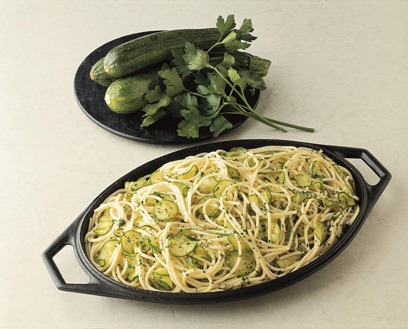 无人,横图,室内,特写,黄瓜,静物,叶子,餐盘,饮食,摄影,意大利细面条,开胃酱,胡瓜,彩图,影棚拍摄