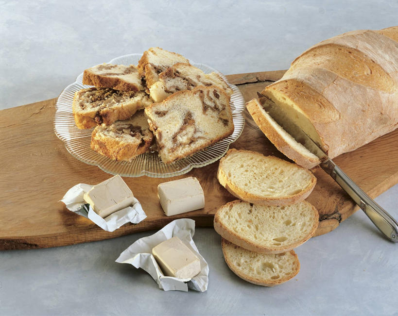 点心,面包,无人,横图,室内,特写,静物,切开,食品,面点,案板,吐司,饮食,食物,糕点,盘子,切,摄影,法式面包,长面包,餐刀,剖面,吐司面包,切面,健康食物,酵母,彩图,多士,听型面包,蛋糕