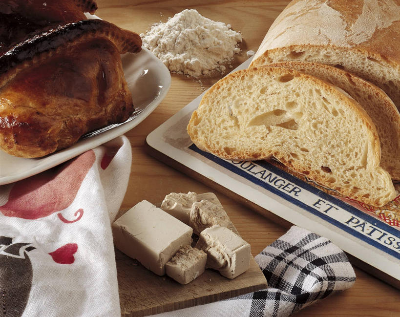 点心,面包,无人,横图,室内,特写,静物,切开,食品,面点,餐盘,吐司,饮食,食物,糕点,餐巾,切,摄影,法式面包,长面包,剖面,吐司面包,切面,健康食物,酵母,彩图,多士,听型面包,蛋糕