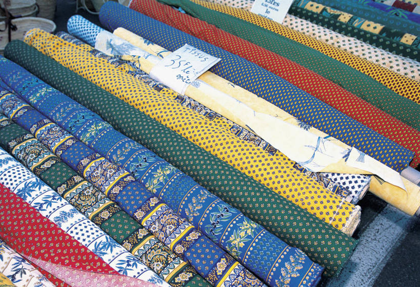 无人,商店,横图,室内,特写,时尚,消费,纺织品,一排,整齐,数字,文字,市场,排列,衣服,零售,卷起,摄影,多样,队列,价格标签,选择,彩图,机遇,纺织工业