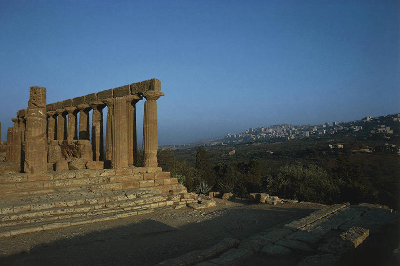 无人,寺庙,横图,室外,白天,建筑,意大利,欧洲,柱子,历史,废墟,台阶,蓝色,摄影,宗教,西西里,宗教建筑,地中海文化,意大利文化,万里无云,古代文明,灵性,阿格利真托,彩图,过去