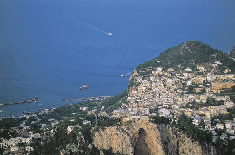 无人,横图,俯视,航拍,室外,白天,海洋,山,建筑,船,意大利,欧洲,岛,悬崖,城镇,运输,摄影,鸟瞰,地中海文化,意大利文化,卡普里,坎帕尼亚,海滩,彩图,高角度拍摄,旅行