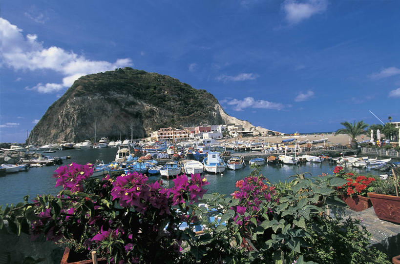 无人,横图,室外,白天,海洋,建筑,船,叶子,意大利,欧洲,岛,云,树,天空,自然,运输,摄影,地中海文化,意大利文化,坎帕尼亚,彩图,旅行,海港,伊斯基亚岛