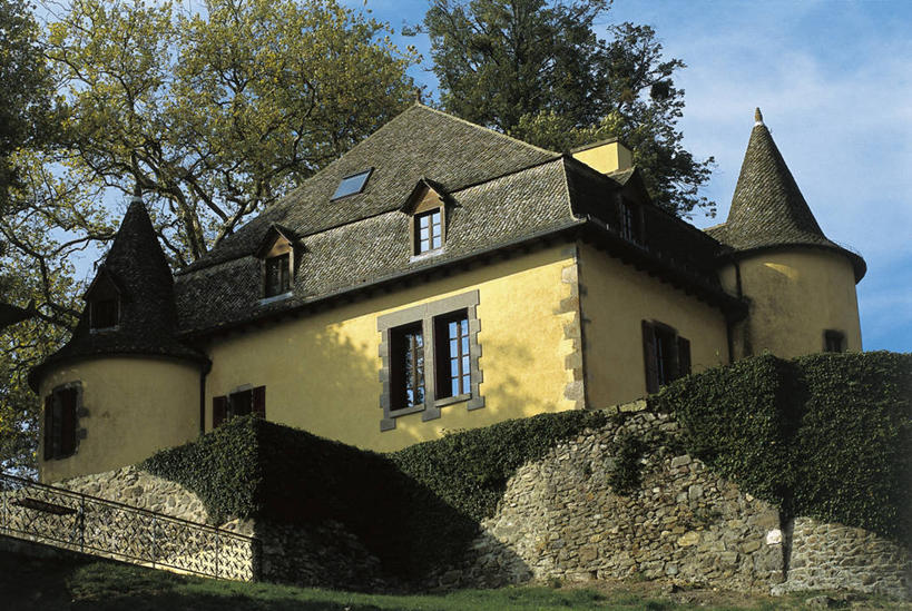 无人,横图,室外,白天,仰视,建筑,法国,欧洲,阴影,城堡,历史,天空,摄影,地中海文化,奥弗涅,彩图,低角度拍摄,过去