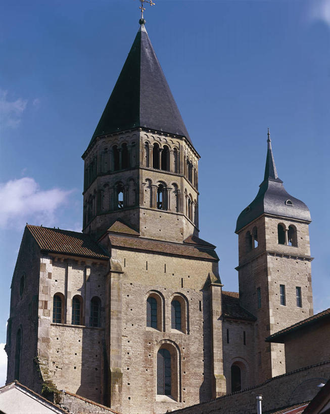 无人,教堂,竖图,室外,白天,仰视,城市,建筑,法国,欧洲,云,拱门,钟楼,塔,尖顶,历史,顶部,天空,摄影,宗教,罗马式,基督教,勃艮第,西欧,宗教建筑,地中海文化,法兰西,法兰西共和国,法兰西第五共和国,灵性,勃艮第大区,修院,布根地,索恩.卢瓦尔省,彩图,低角度拍摄,克吕尼隐修院,过去