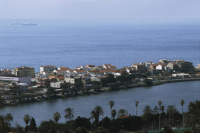 无人,横图,俯视,室外,白天,度假,湖,美景,城市风光,城市,建筑,意大利,欧洲,岛,景观,水平线,首都,娱乐,树,天空,自然,享受,休闲,景色,放松,摄影,西西里,地中海文化,南欧,意大利文化,万里无云,意大利共和国,西西里岛,墨西拿,彩图,高角度拍摄,墨西拿省