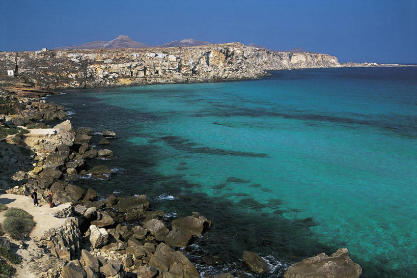 无人,横图,俯视,室外,白天,旅游,度假,海洋,美景,意大利,欧洲,岛,海岸线,景观,娱乐,天空,自然,享受,休闲,景色,放松,摄影,西西里,岩层,地中海文化,自然风光,意大利文化,万里无云,埃加迪群岛,自然地理,海滩,岩石,彩图,高角度拍摄