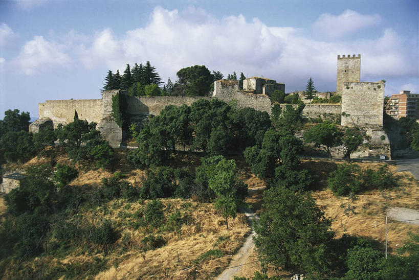 无人,横图,室外,白天,安全,山,建筑,意大利,欧洲,城堡,云,历史,废墟,树,天空,摄影,宁静,西西里,地中海文化,意大利文化,恩纳省,彩图,过去