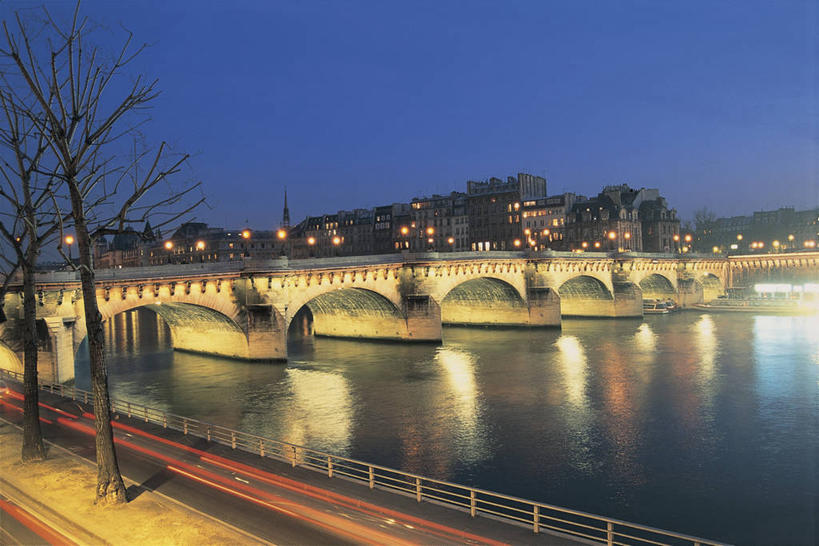 无人,横图,室外,夜晚,河流,城市,建筑,法国,欧洲,反射,拱门,桥,首都,联系,历史,拱桥,树,地标建筑,摄影,照亮,地中海文化,塞纳河,法国文化,新桥,万里无云,法兰西岛大区,彩图,过去