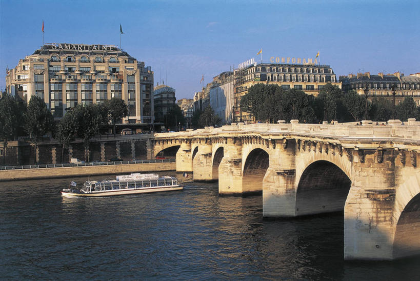 无人,横图,室外,白天,河流,城市,船,法国,欧洲,拱门,桥,首都,拱桥,树,运输,摄影,地中海文化,塞纳河,观光船,新桥,万里无云,法兰西岛大区,彩图,旅行