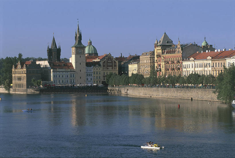 无人,码头,横图,室外,白天,河流,城市,港口,建筑,船,欧洲,反射,首都,水坝,树,蓝色,运输,摄影,能源,圆顶建筑,捷克共和国,万里无云,水电站,布拉格,彩图,旅行,摆渡口,埠头,渡口,渡头,港湾,海港,货运码头,口岸,商港