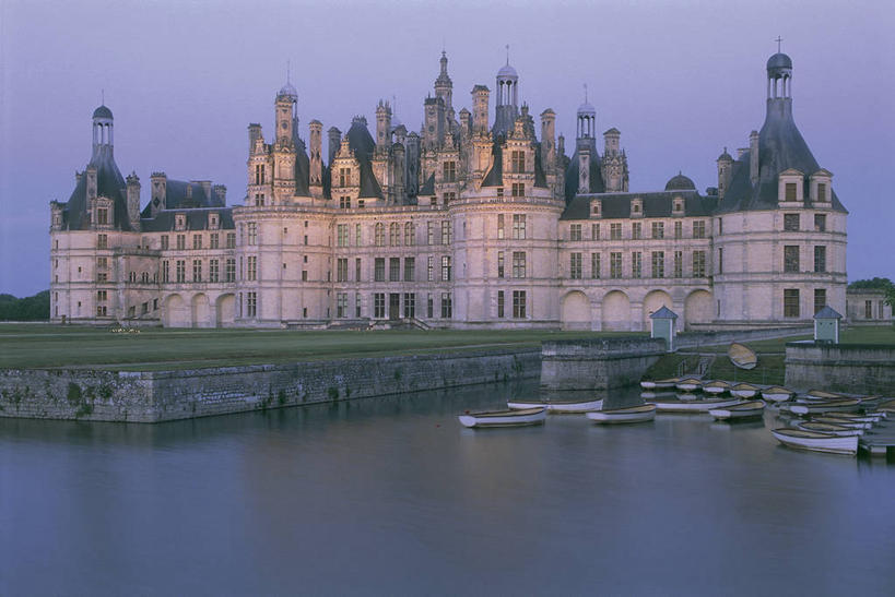 无人,宫殿,码头,横图,室外,草坪,河流,港口,建筑,船,法国,欧洲,城堡,塔,文艺复兴,历史,自然,黄昏,地标建筑,运输,摄影,西欧,地中海文化,法兰西,豪宅,法国文化,万里无云,法兰西共和国,卢瓦尔河谷,法兰西第五共和国,卢瓦尔河,卢瓦尔.谢尔省,中央大区,香博堡,香波城堡,彩图,摆渡口,埠头,渡口,渡头,港湾,海港,货运码头,口岸,商港,过去