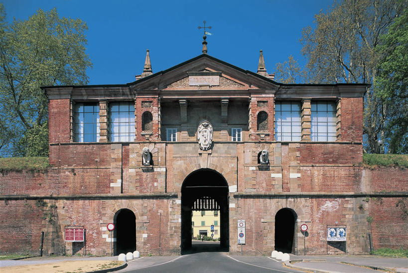 无人,横图,室外,白天,窗户,建筑,意大利,欧洲,拱门,树,蓝色,天空,摄影,地中海文化,意大利文化,托斯卡纳区,卢卡,彩图