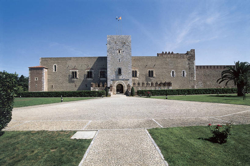 无人,宫殿,横图,室外,白天,建筑,法国,欧洲,拱门,历史,树,天空,摄影,地中海文化,佩皮尼昂,彩图,过去