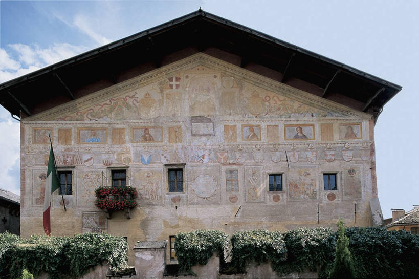 无人,宫殿,横图,室外,白天,建筑,旗帜,意大利,欧洲,云,常春藤,历史,天空,摄影,地中海文化,南欧,意大利文化,欧洲文化,意大利共和国,意大利国旗,特伦蒂诺.上阿迪杰大区,彩图,装裱,过去