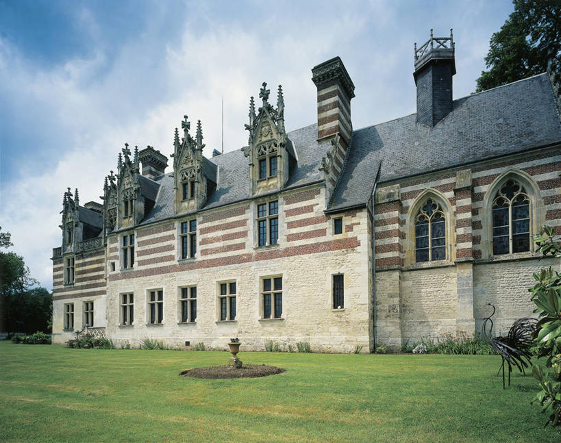 无人,横图,室外,白天,仰视,烟囱,草坪,水,窗户,城市,建筑,喷泉,法国,欧洲,城堡,田地,云,文艺复兴,历史,草,树,绿色,天空,摄影,地中海文化,哥特式风格,上诺曼底,彩图,低角度拍摄,过去