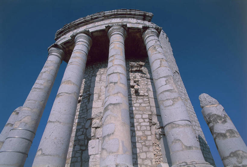 无人,横图,室外,白天,仰视,建筑,法国,欧洲,柱子,历史,废墟,蓝色,摄影,普罗旺斯,万里无云,古代文明,彩图,低角度拍摄,多利安式,过去