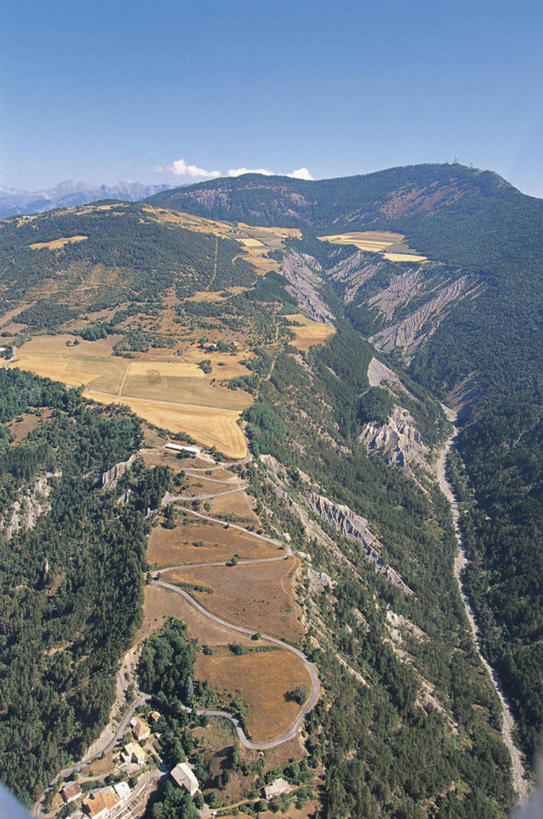 无人,竖图,室外,白天,旅游,度假,农业,美景,山,法国,欧洲,景观,田地,娱乐,树,蓝色,风景,天空,自然,享受,休闲,景色,放松,摄影,宁静,普罗旺斯,地中海文化,自然风光,上阿尔卑斯省,彩图