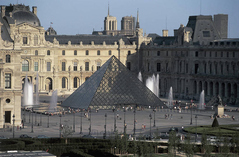 博物馆,横图,室外,白天,热情,窗户,城市,建筑,法国,巴黎,欧洲,行人,游客,游人,朦胧,模糊,艺术,透明,三角形,卢浮宫,首都,许多人,历史,路人,旅客,地标建筑,一群人,金字塔,摄影,西欧,地中海文化,法兰西,反差,法国文化,万里无云,法兰西共和国,方锥形,法兰西第五共和国,罗浮宫博物馆,法兰西岛,法兰西岛大区,过客,彩图,巴黎省,巴黎市,卢浮宫金字塔,玻璃金字塔