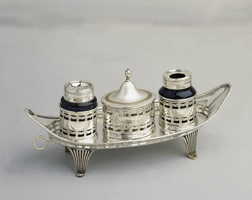 无人,横图,室内,特写,白色背景,静物,英国,欧洲,装饰,钢铁,金属,历史,英格兰,瓶子,四个,摄影,合金,西欧,北欧,大不列颠,大不列颠及北爱尔兰联合王国,大不列颠及爱尔兰联合王国,约克郡,英吉利,南约克郡,彩图,影棚拍摄,约克郡.亨伯,大不列颠王国,大英帝国,联合王国,日不落帝国,设菲尔德