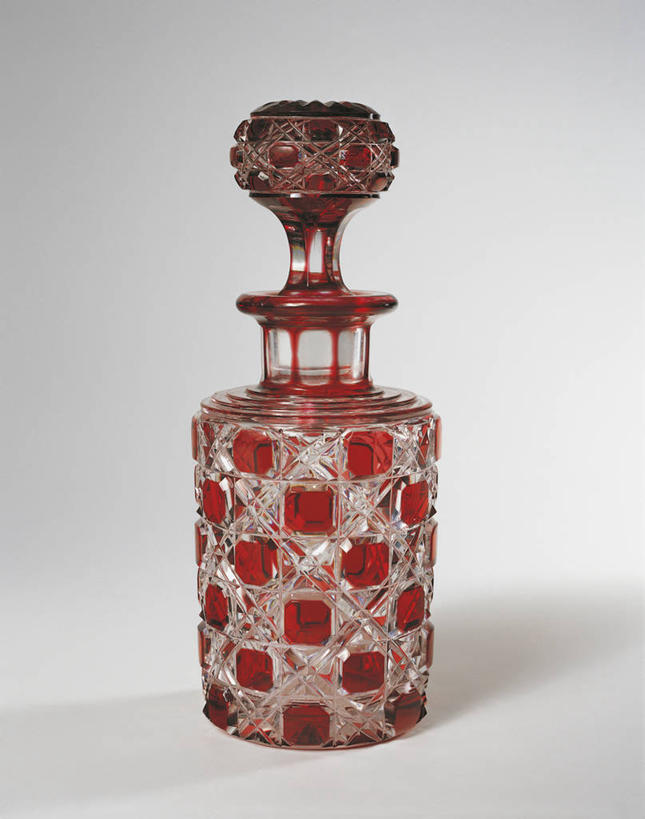 无人,竖图,室内,特写,白色背景,时尚,法国,欧洲,装饰,陶瓷制品,一个,红色,瓶子,香水,摄影,单个,品牌,西欧,地中海文化,法国文化,欧洲文化,中欧,式样,美术工艺,设计,彩图,影棚拍摄,塑造