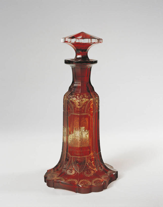 无人,竖图,室内,特写,装饰,陶瓷制品,一个,红色,瓶子,工艺品,香水,摄影,单个,式样,美术工艺,设计,彩图,影棚拍摄