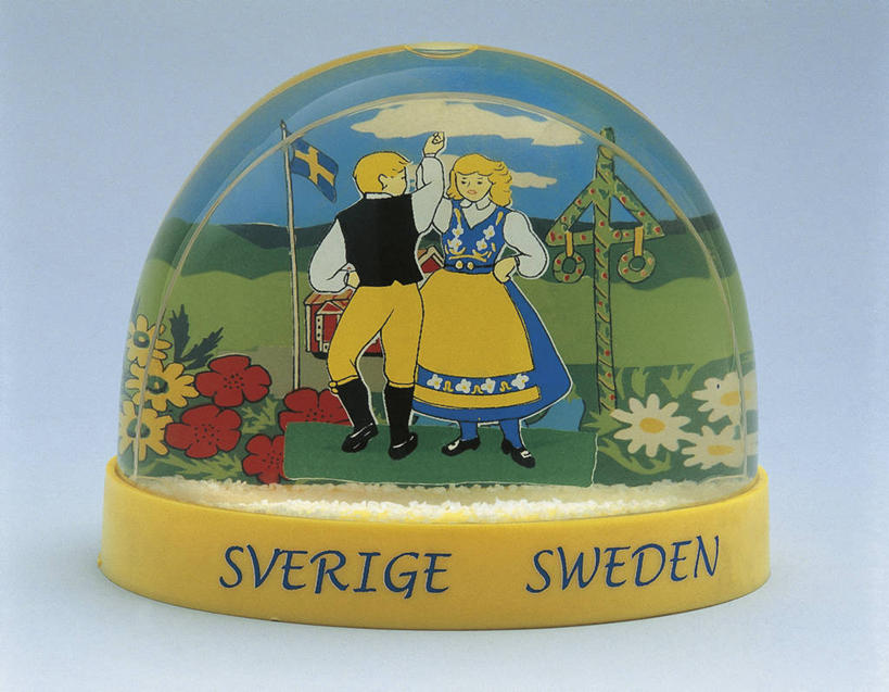 无人,横图,室内,特写,旗帜,玩具,雕塑,瑞典,欧洲,表演,艺术,装饰,透明,标志,雕刻,雕像,符号,商品,文字,浪漫,表演者,标识,花,一个,纪念品,工艺品,摄影,单个,纪念,英文字母,美术,创造力,西欧,北欧,记忆,主题,陈列,欧洲文化,斯堪狄纳维亚半岛,功能,美学,雪花球,性别符号,舞者,彩图,影棚拍摄,舞蹈,瑞典国旗,男性符号,伴侣,传统文化