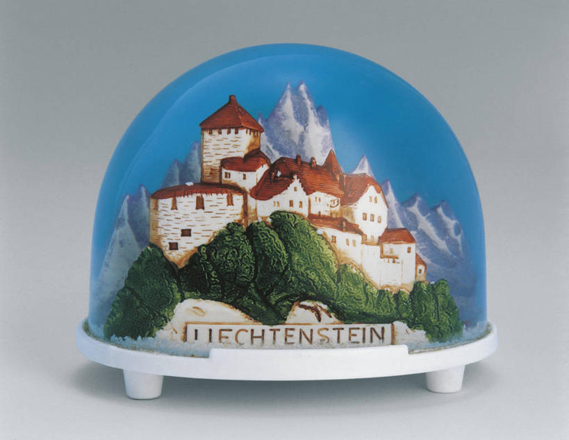 无人,横图,室内,特写,山,建筑,玩具,雕塑,欧洲,艺术,装饰,透明,雕刻,雕像,符号,商品,文字,城堡,首都,历史,树,一个,纪念品,工艺品,摄影,单个,纪念,英文字母,美术,创造力,西欧,记忆,主题,陈列,中欧,功能,美学,雪花球,列支敦士登公国,瓦杜兹,瓦杜兹城堡,彩图,影棚拍摄