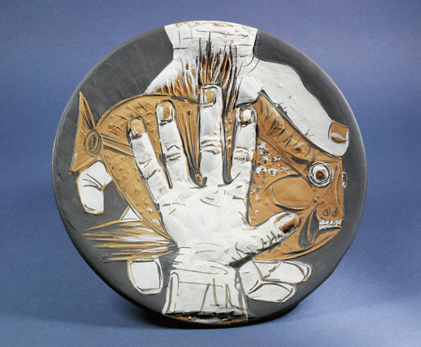 手,无人,横图,室内,特写,餐具,法国,欧洲,艺术,陶瓷制品,历史,鱼类,一个,动物,盘子,人体,摄影,单个,西欧,地中海文化,法式食品,法国文化,欧洲文化,中欧,毕加索,美术工艺,海产,彩图,影棚拍摄