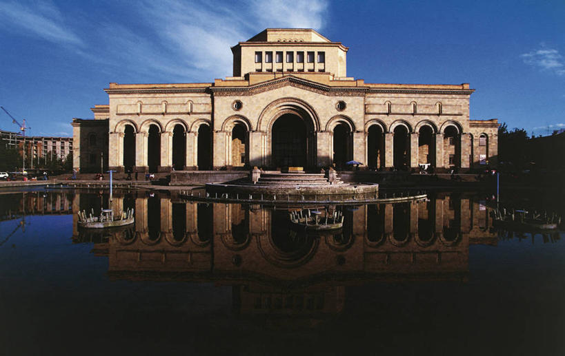 无人,横图,室外,白天,水,建筑,亚美尼亚,亚洲,反射,光,河岸,云,拱门,天空,摄影,共和广场,前苏联,彩图,旅行,外高加索,独联体