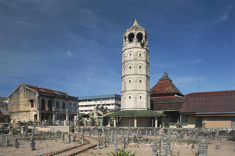 无人,横图,室外,白天,城市,建筑,马来西亚,亚洲,城镇,人行道,塔,尖顶,历史,蓝色,天空,墓地,摄影,宗教,东南亚,尖塔,伊斯兰教,宗教建筑,都市风光,清真寺,马六甲州,灵性,印度支那,马来西亚联邦,墓穴,彩图,旅行,传统文化