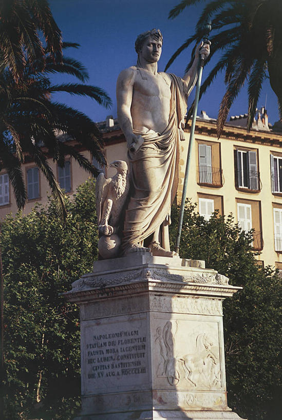 无人,竖图,室外,白天,仰视,建筑,雕塑,法国,欧洲,标志,雕像,符号,拿着,历史,标识,树,蓝色,天空,摄影,科西嘉,西欧,地中海文化,底座,法国文化,欧洲文化,中欧,万里无云,性别符号,巴斯蒂亚,圣尼古拉斯,彩图,低角度拍摄,旅行,男性符号,名声,过去