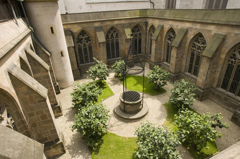 无人,宫殿,横图,俯视,室外,白天,窗户,建筑,欧洲,庭院,历史,摄影,回廊,罗马式,捷克共和国,摩拉维亚,彩图,高角度拍摄,旅行,过去