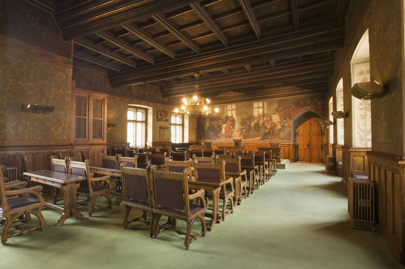 无人,横图,室内,家具,建筑,椅子,欧洲,捷克,法院,光亮,书桌,座位,地标建筑,摄影,照亮,政府大楼,照明设备,政府,水晶吊灯,中欧,捷克共和国,波西米亚,库特纳霍拉,彩图,旅行,联合国教科文组织,法律,法律体系