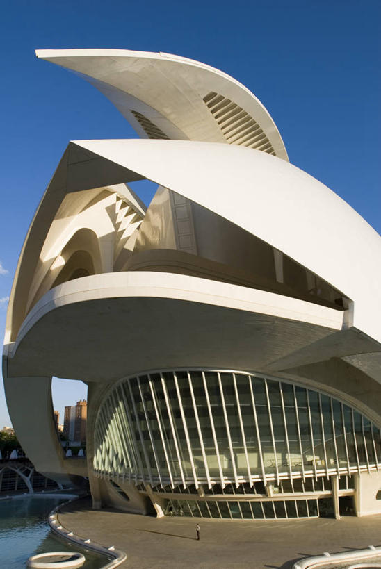 无人,工程师,建筑师,博物馆,竖图,室外,白天,城市,建筑,西班牙,欧洲,歌剧院,现代,天空,地标建筑,摄影,地中海文化,都市风光,伊比利亚半岛,万里无云,管理,会堂,巴伦西亚省,巴伦西亚,建筑工程师,设计,彩图,旅行,艺术科学城,画则师,图则师,则师,评估,人员,圣地亚哥.卡拉特拉瓦