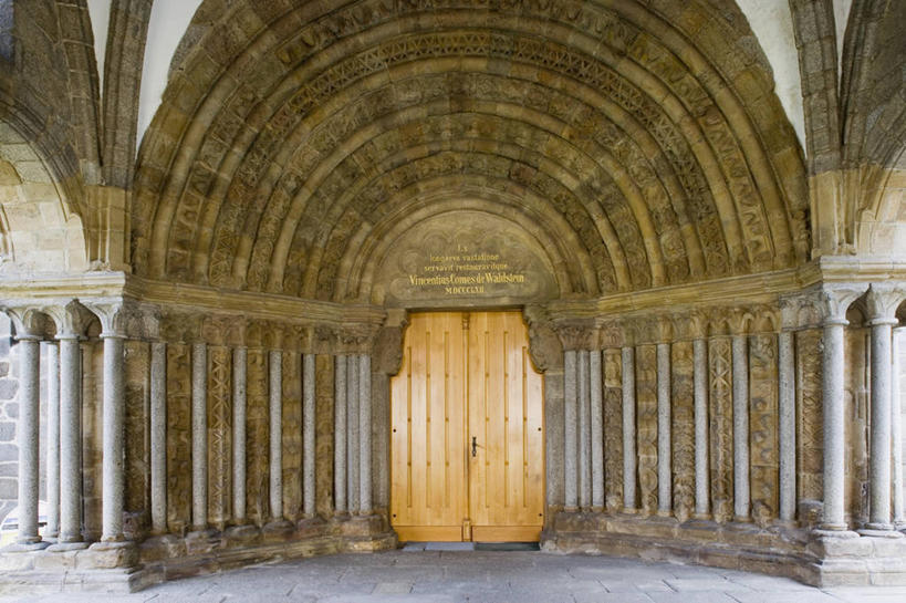 无人,教堂,横图,室外,白天,门,建筑,欧洲,关闭,地标建筑,摄影,宗教,罗马式,基督教,宗教建筑,封闭,捷克共和国,灵性,摩拉维亚,彩图,旅行,大教堂,联合国教科文组织