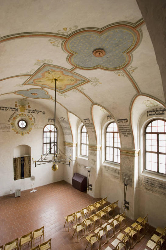 无人,竖图,俯视,室内,白天,窗户,地板,天花板,建筑,椅子,欧洲,长椅,地面,座位,地标建筑,摄影,宗教,宗教建筑,捷克共和国,犹太教,犹太教会堂,摩拉维亚,彩图,高角度拍摄,旅行,联合国教科文组织