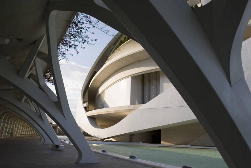 无人,工程师,建筑师,博物馆,横图,室外,白天,河流,城市,建筑,西班牙,欧洲,流水,歌剧院,现代,地标建筑,摄影,地中海文化,都市风光,伊比利亚半岛,管理,会堂,巴伦西亚省,巴伦西亚,建筑工程师,设计,彩图,旅行,艺术科学城,画则师,图则师,则师,评估,人员,圣地亚哥.卡拉特拉瓦