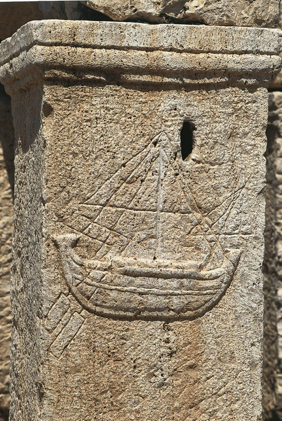 帆船,无人,竖图,室外,特写,白天,建筑,船,利比亚,柱子,古城,纪念碑,联合国,历史,石柱,废墟,交通工具,运输,摄影,载具,古典风格,北非,埃及文化,古埃及文明,古代文明,美术工艺,彩图,旅行,联合国教科文组织,减轻