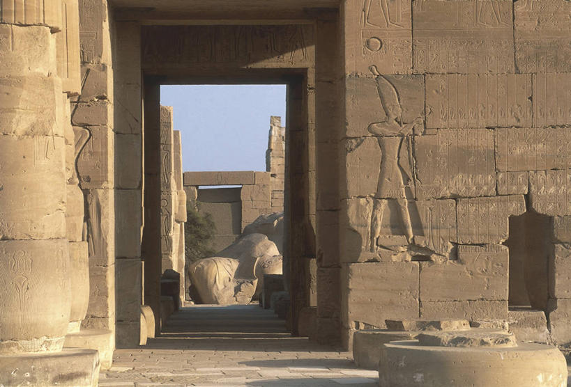 太阳穴,无人,横图,室外,白天,城市,建筑,非洲,埃及,走廊,联合国,历史,地标建筑,摄影,死亡,中东,北非,中东文化,首府,鲁克索神殿,埃及文化,卢克索,阿拉伯埃及共和国,金字塔之国,棉花之国,阿非利加洲,卢克索省,古埃及文明,古代文明,拉美西斯二世大神殿,彩图,联合国教科文组织,雕刻术,埃及卢克索